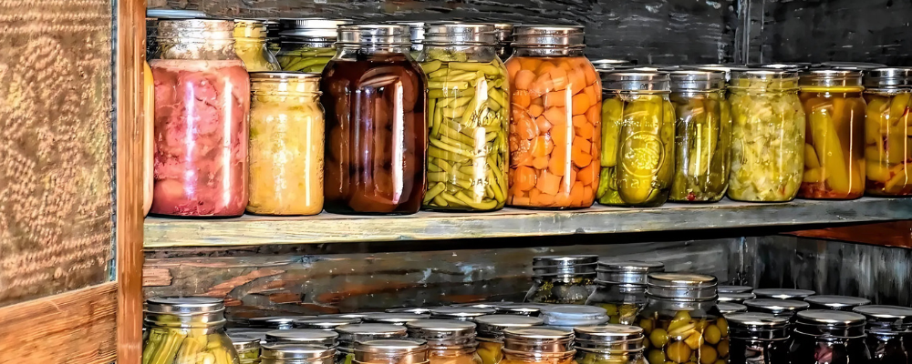 zavařeniny_ve_sklepě